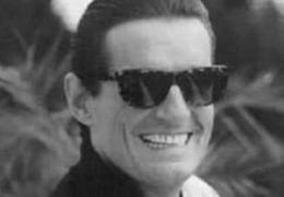 Komisr s okuliarmi Ray Ban
